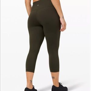 NWOT Wunder Train High Rise Crop 21”